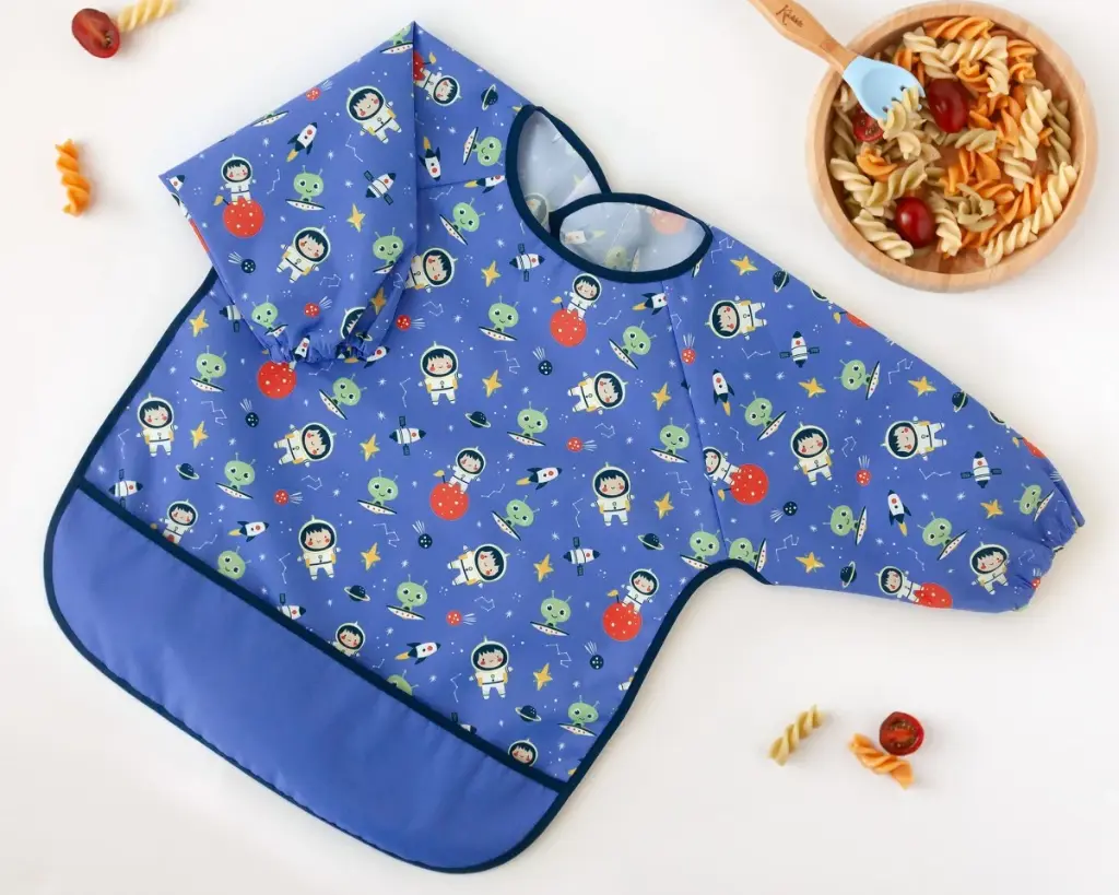 Babero impermeable con mangas Kiokids - Azul